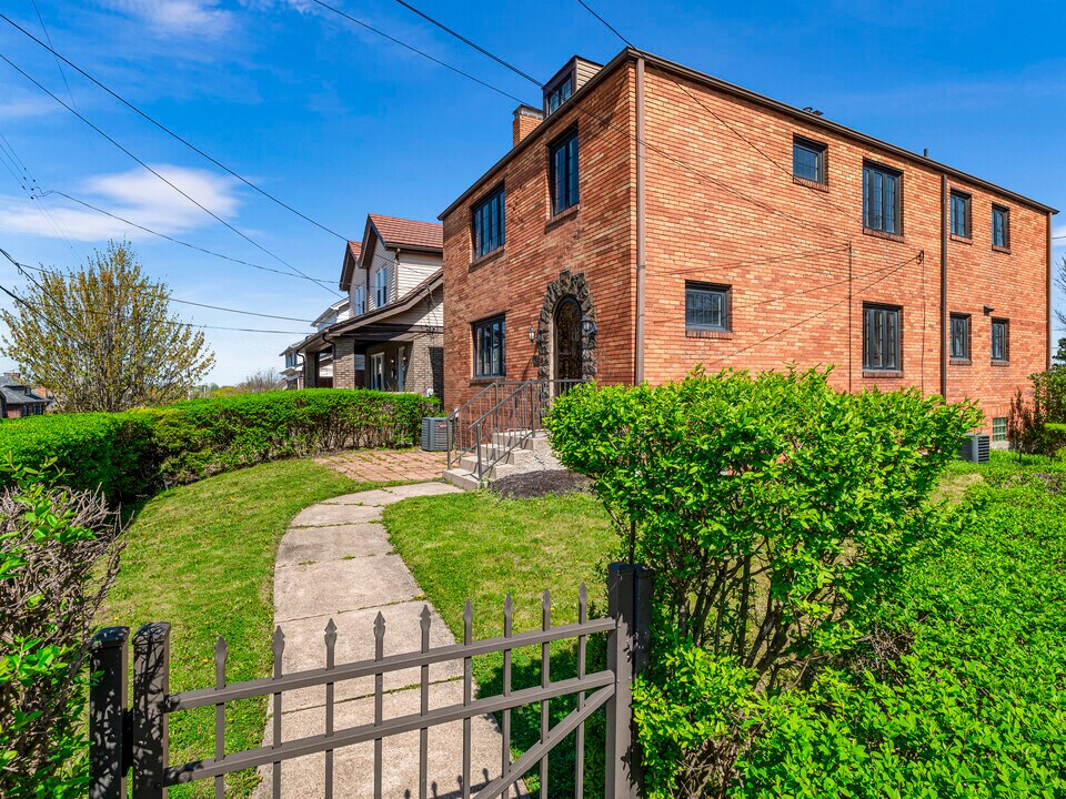 433 Winterhill St, Unit 1 in Pittsburgh, PA - Building Photo