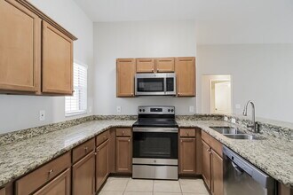 320 Bella Rosa Cir in Sanford, FL - Foto de edificio - Building Photo