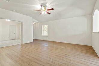1517 Thibodeaux Dr in Round Rock, TX - Building Photo - Building Photo
