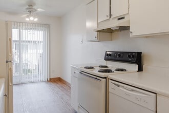 Gateway Park in Portland, OR - Foto de edificio - Building Photo