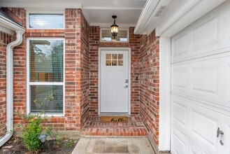 25003 Burgh Castle Dr in Spring, TX - Foto de edificio - Building Photo