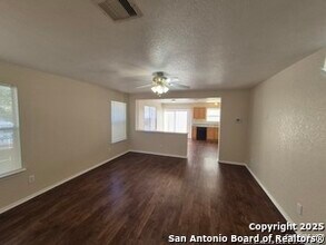 102 Kenrock Ridge in San Antonio, TX - Building Photo - Building Photo