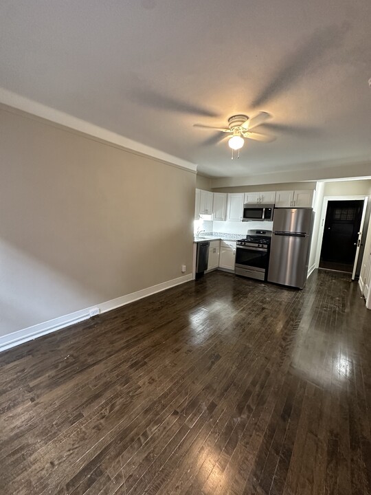 La-Shall Apartments in Milwaukee, WI - Building Photo
