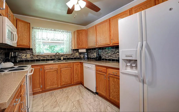 1100 Ledge Hill Dr in Charleston, WV - Building Photo - Building Photo