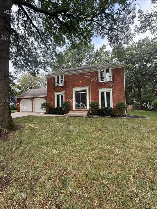 11642 Grant Dr in Overland Park, KS - Building Photo