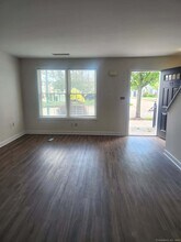 70 Fairgate Dr in Stamford, CT - Building Photo - Building Photo