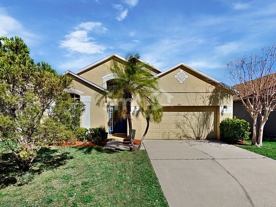 2215 Victoria Falls Dr in Orlando, FL - Building Photo