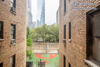 210 W 70th St in New York, NY - Building Photo - Building Photo