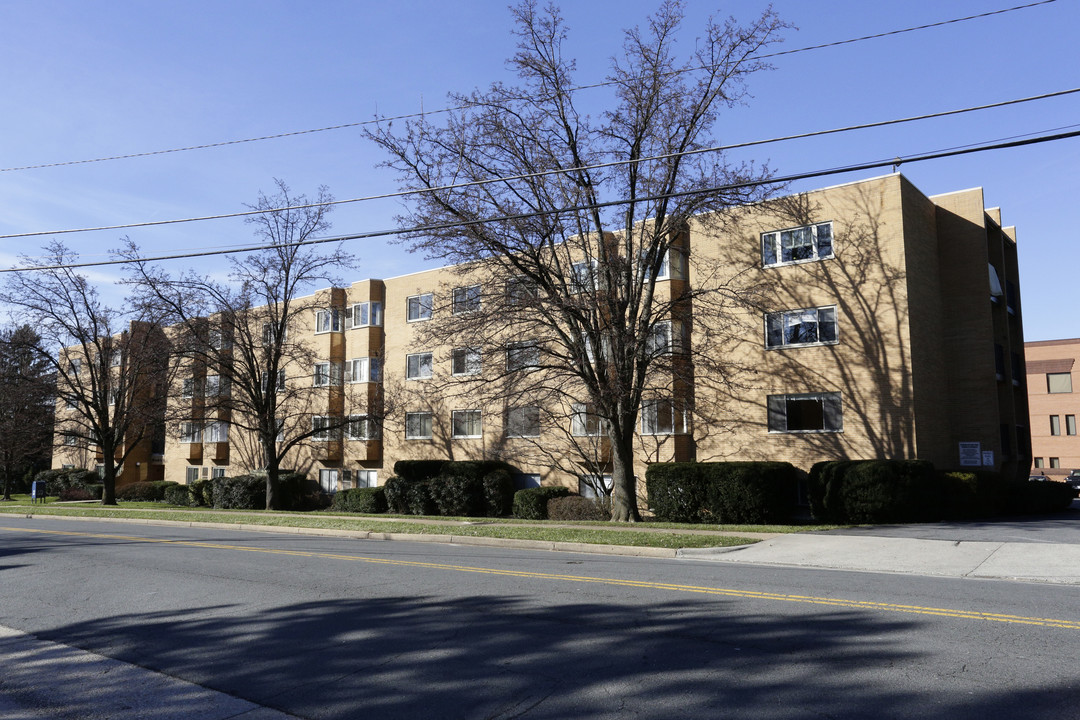 200 Locust St SE in Vienna, VA - Foto de edificio