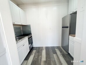 179 Montauk Ave in New London, CT - Building Photo - Building Photo