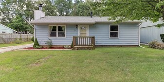 1223 Dogwood in Bloomington, IL - Building Photo