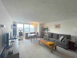 165 Beacon St, Unit 14 in Somerville, MA - Building Photo - Building Photo