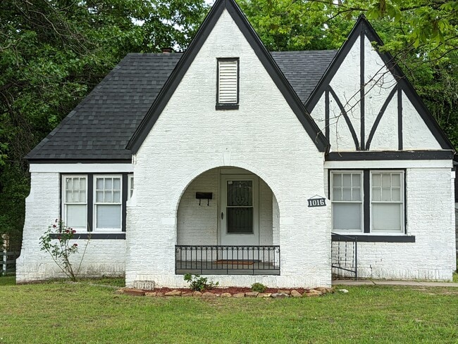 property at 1016 Bluff View Dr