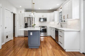 70 Lookout Cir in Larchmont, NY - Building Photo - Building Photo