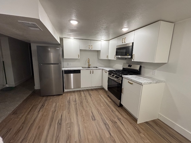 property at 724 S 100 W
