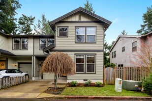 14170 NE Flanders Ct in Portland, OR - Building Photo