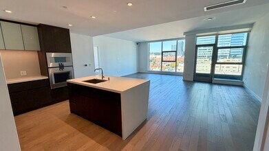 188 Bellevue Way NE, Unit 1102 in Bellevue, WA - Building Photo - Building Photo