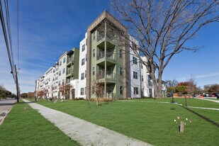 Bluffview Apartments in Dallas, TX - Building Photo