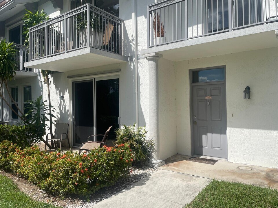 2044 Alta Meadows Ln in Delray Beach, FL - Building Photo