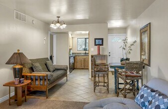 3200 S Litzler Dr, Unit 3-212 in Flagstaff, AZ - Building Photo - Building Photo
