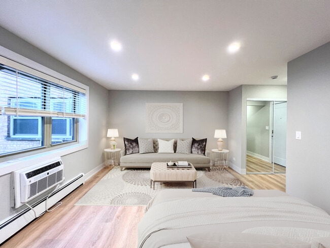 530 W Aldine, Unit 17 in Chicago, IL - Building Photo - Building Photo