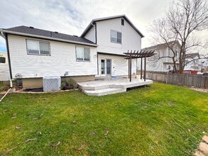 1075 E Pheasant View Dr in Layton, UT - Foto de edificio - Building Photo