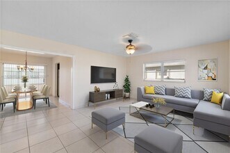 6712 NW 70th Ct in Tamarac, FL - Building Photo - Building Photo