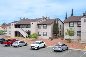 Paseo Park Apartments in El Paso, TX - Foto de edificio - Building Photo