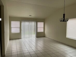 2065 Pajaro Way in Stockton, CA - Building Photo - Building Photo