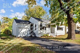 2521 Tyrell Dr in Jennings, MO - Building Photo