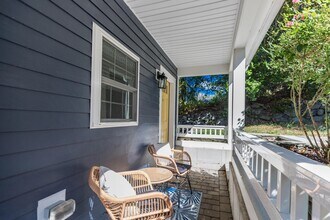 5 Pleasant St in Kittery, ME - Building Photo - Building Photo