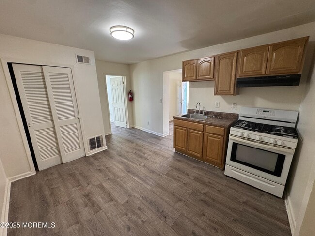 property at 724 Cortlandt St