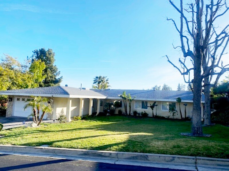 5784 Fairhaven Ave, Unit 772 in Woodland Hills, CA - Building Photo