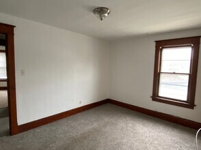 1115 Oliver St, Unit D in North Tonawanda, NY - Building Photo - Building Photo