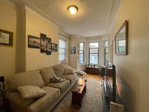 55 Adams St, Unit 2 in Somerville, MA - Foto de edificio - Building Photo