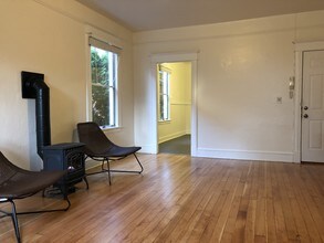 4114 Fremont Ave N, Unit 2 in Seattle, WA - Building Photo - Building Photo