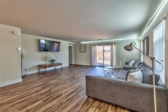 5630 Aspen Heights Dr in Las Vegas, NV - Building Photo - Building Photo
