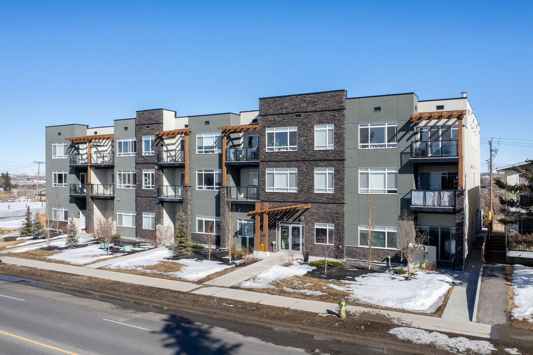 4004 Centre St N in Calgary, AB - Building Photo