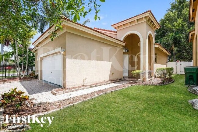1695 NE 37th Pl in Homestead, FL - Building Photo - Building Photo