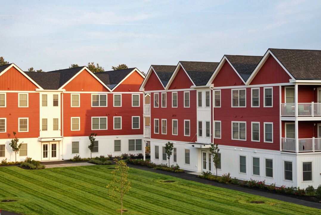 Hackamore Place Apartments at the Downs in Scarborough, ME - Foto de edificio