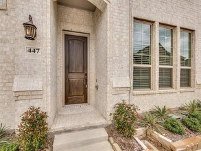 447 Renaissance Ln in Irving, TX - Building Photo - Building Photo