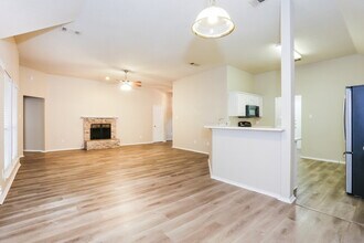 216 Stone Creek Blvd, Unit 155 in Glenn Heights, TX - Building Photo - Building Photo