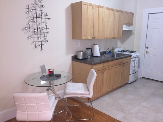 27 Forest St, Unit 1 in Cambridge, MA - Building Photo - Building Photo