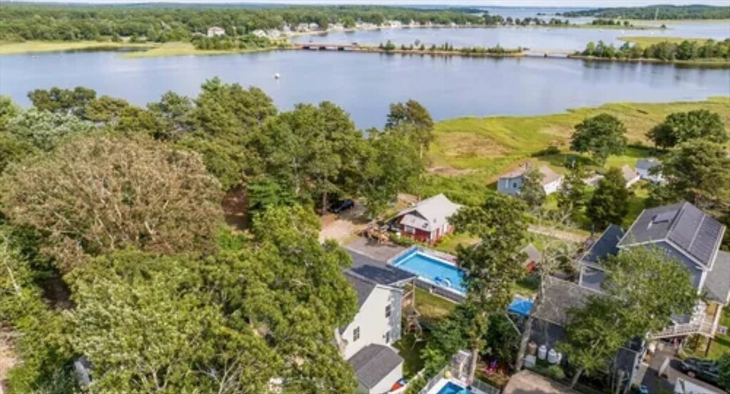 43 Marine Ave in Wareham, MA - Building Photo