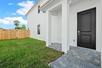 22021 SW 114th Ave in Goulds, FL - Building Photo - Building Photo