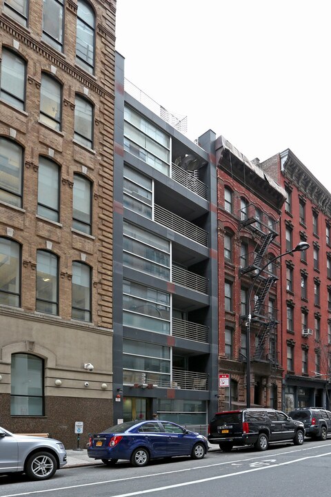 333 W 16th St in New York, NY - Building Photo