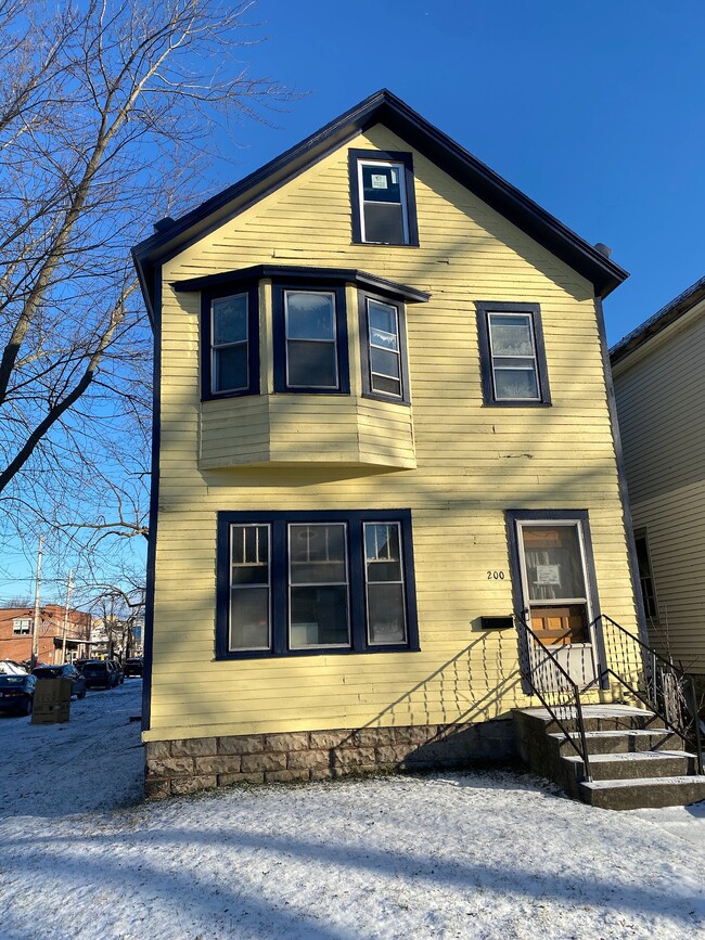 200 Breckenridge St, Unit Upper rear in Buffalo, NY - Foto de edificio - Building Photo