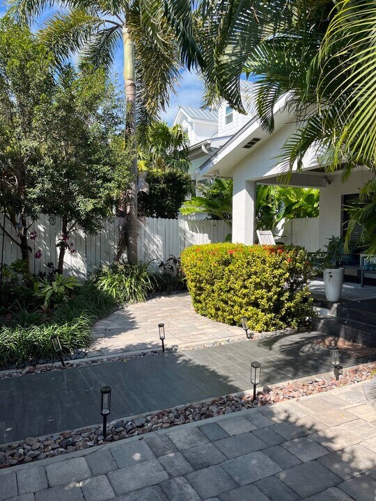1609 South St in Key West, FL - Building Photo