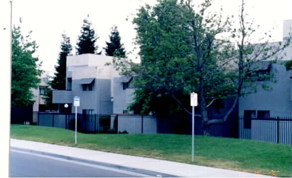 Sharon Creek Condominiums in Fairfield, CA - Foto de edificio