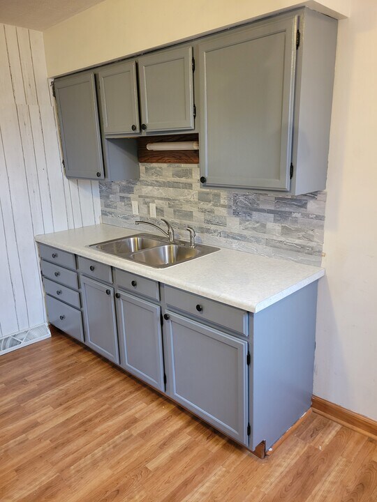 610 N 18th St, Unit Lower in Escanaba, MI - Foto de edificio